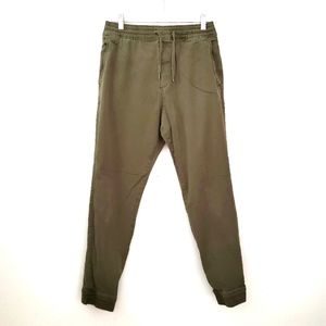 Hollister Jogger Khakis. Take in the Comfort.  Medium.